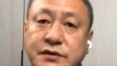 “52岁WWE顶级巨星Triple H，重现巨石Dwayne罗斯的摇滚魅力。”