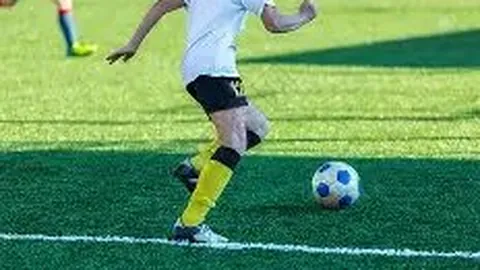 巴萨开年连胜13场，世纪不败纪录再续，至今11胜2平稳居榜首